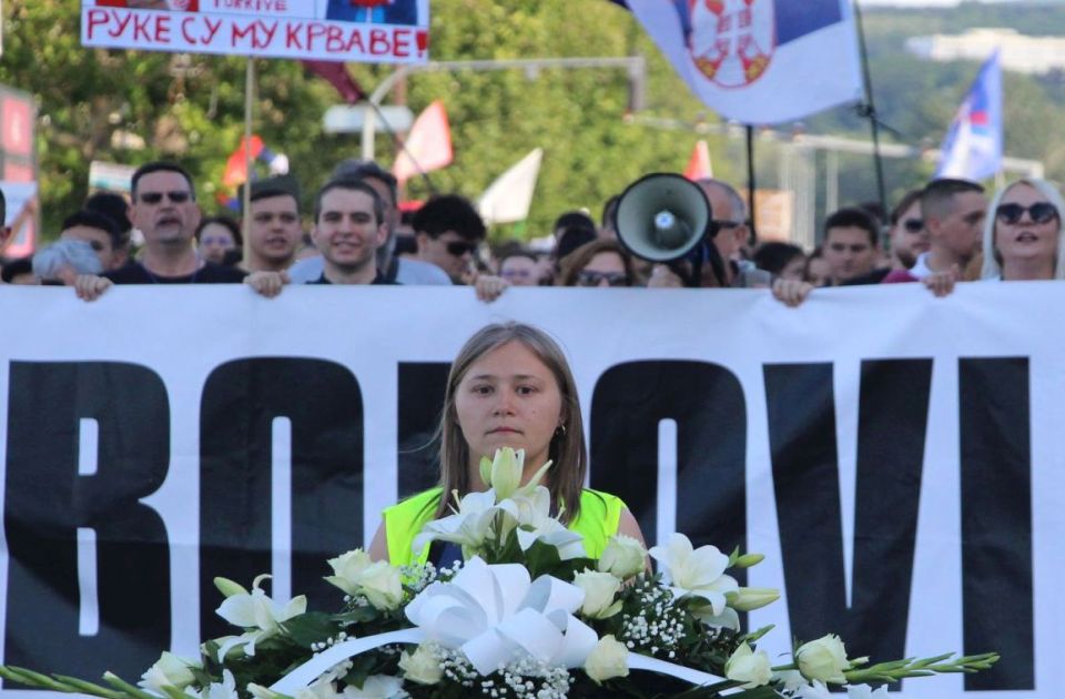 Studenti u blokadi u poruci građanima: "Hvala Vam jer za ovih sedam meseci niste odustali" Studenti u blokadi u poruci građanima: "Hvala Vam jer za ovih sedam meseci niste odustali"