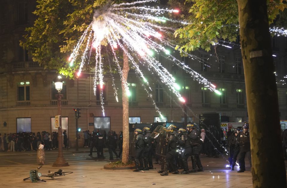 VIDEO: Epilog proslave titule PSG-a - dva navijača mrtva, policajac u komi, bar 550 privedenih