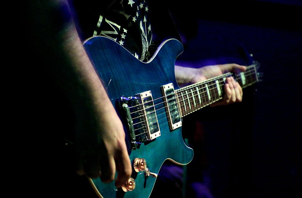 Tribina i koncert benda "British Steel" 23. maja, u Fabrici