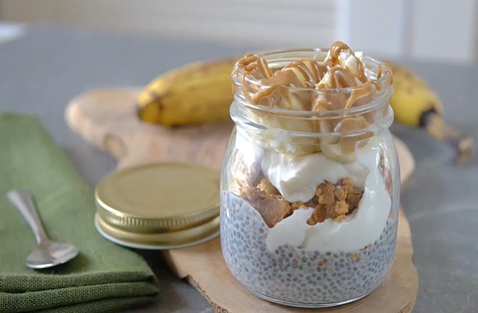 I kao doručak i kao užina: Čia puding sa kikiriki puterom i bananama