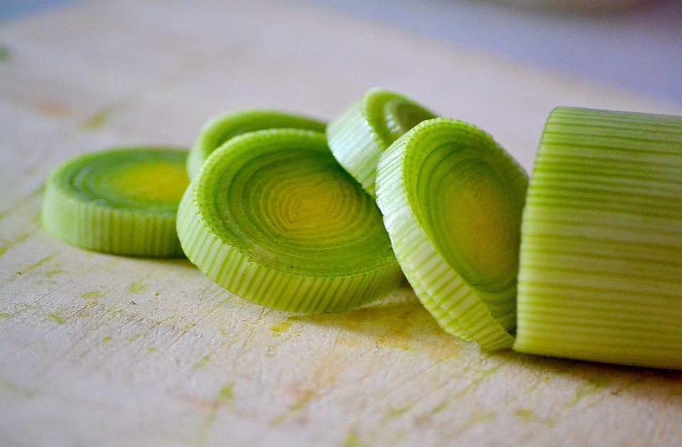 Ukusna obrok salata sa prazilukom