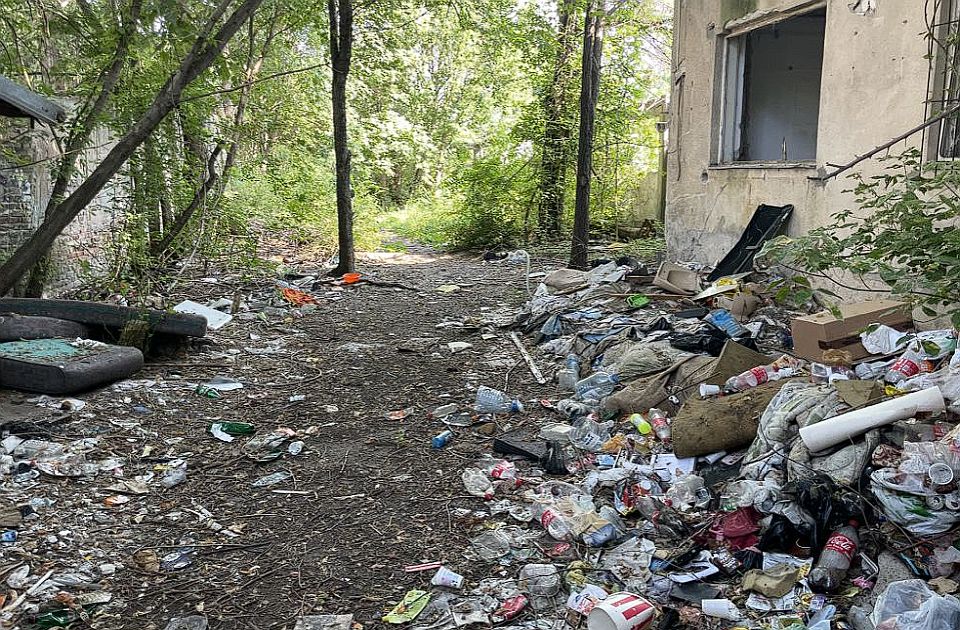 FOTO: Stanovnici Podbare sa brojnim problemima, rešavaju se nakon pitanja 021