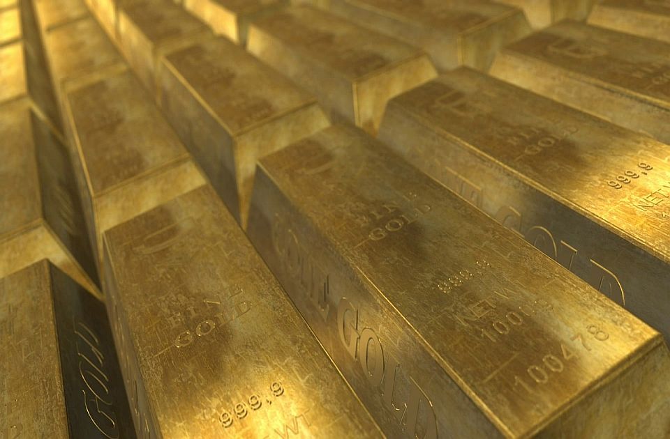 Pada cena zlata sa rekordnog maksimuma: Ipak, ostaje iznad 3.200 dolara po unci