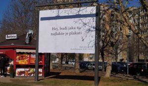 FOTO: Balaševićevi stihovi na bilbordima i autobuskim stajalištima u Novom Sadu - 