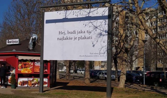 FOTO: Balaševićevi stihovi na bilbordima i autobuskim stajalištima u Novom Sadu - "Bolje nije moglo"