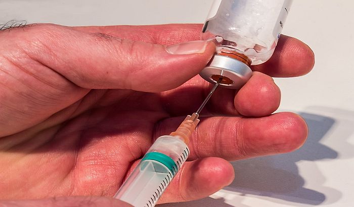 Rusija planira proizvodnju pet miliona doza vakcina mesečno