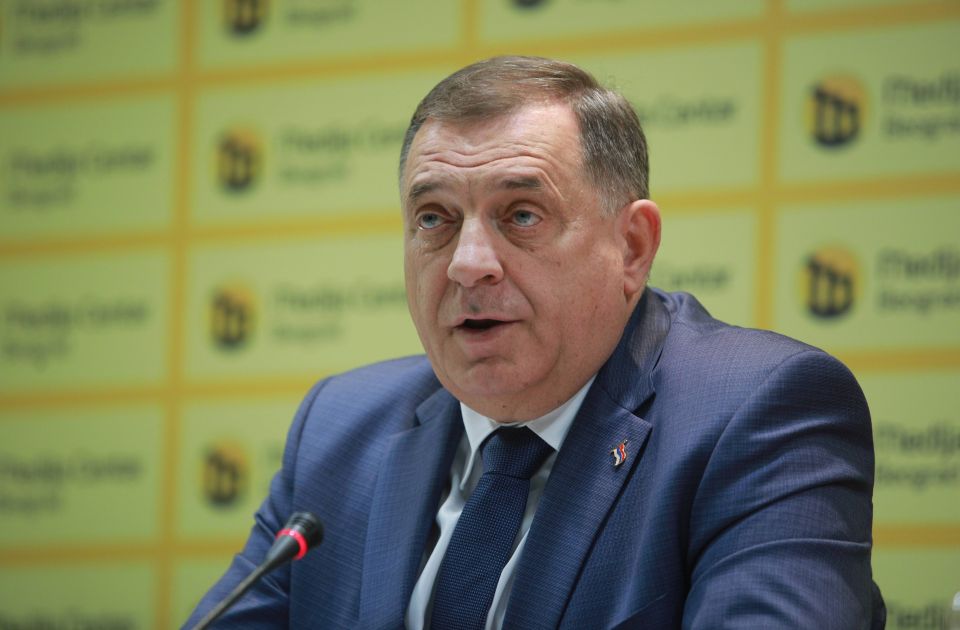 Dodik: Šmit nek proba da me smeni, ja već imam plan za to