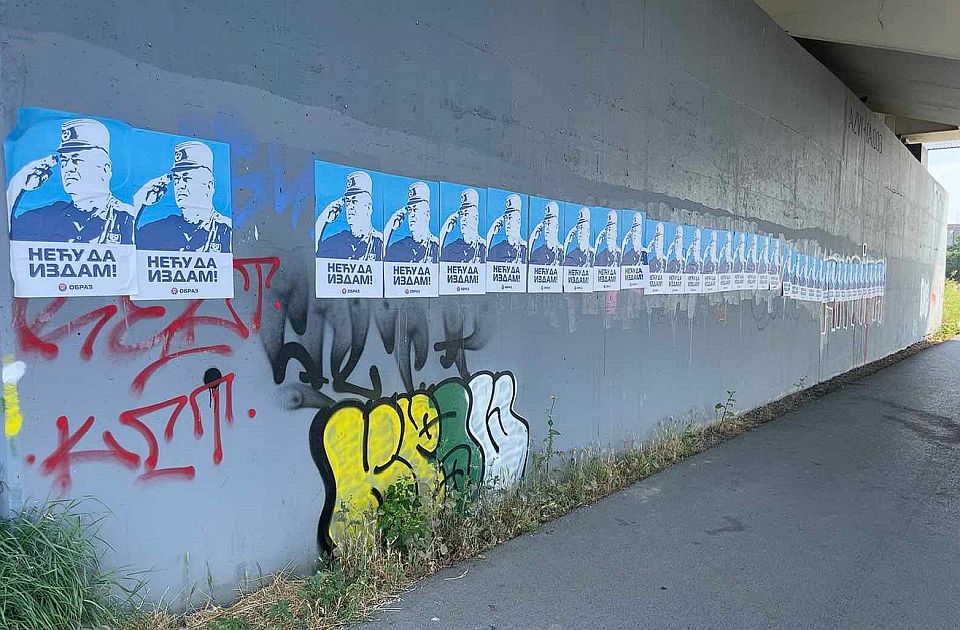 "Obraz" u Novom Sadu izlepio plakate posvećene Ratku Mladiću: "Neću da izdam"