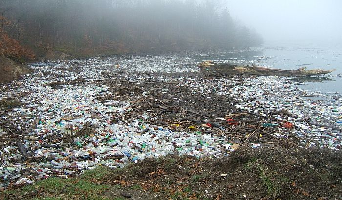 Iz Drine se godišnje izvuče između 6.000 i 8.000 metara kubnih plutajućeg otpada