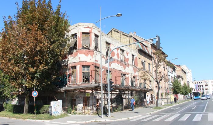 FOTO: Umesto ruine u centru Novog Sada biće izgrađena trospratnica