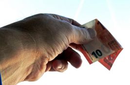 ANKETA: Jeste li kupovali evro prethodnih dana?