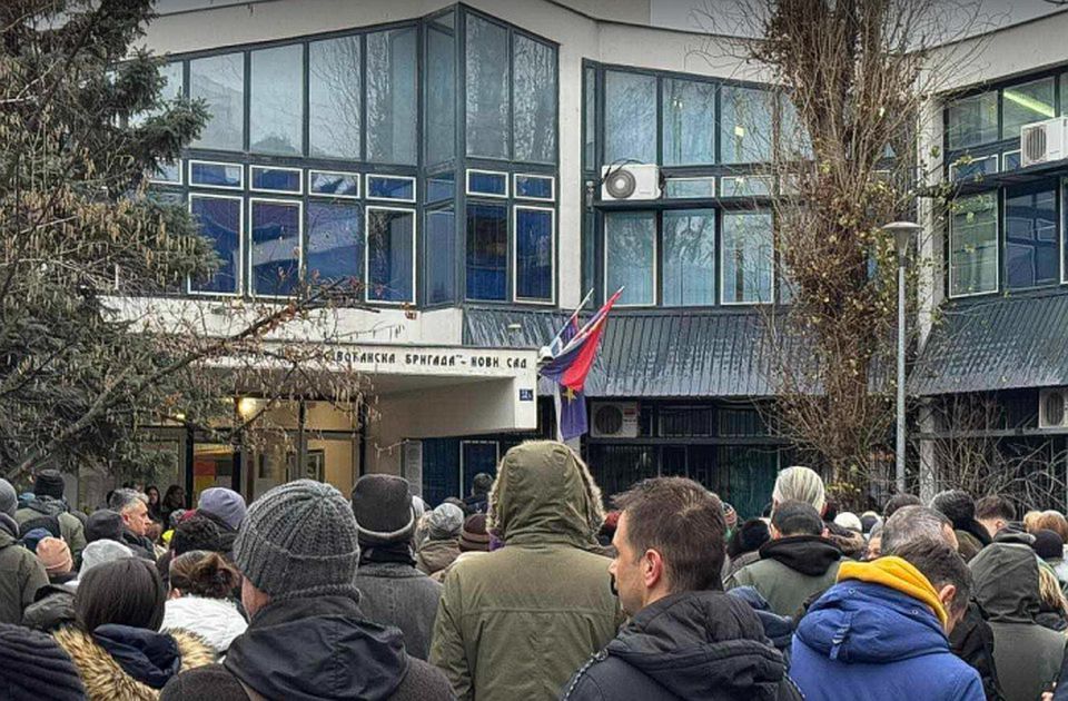 Protestni skup večeras ispred OŠ "Prva vojvođanska brigada": Roditelji i nastavnici traže bezbednu školu