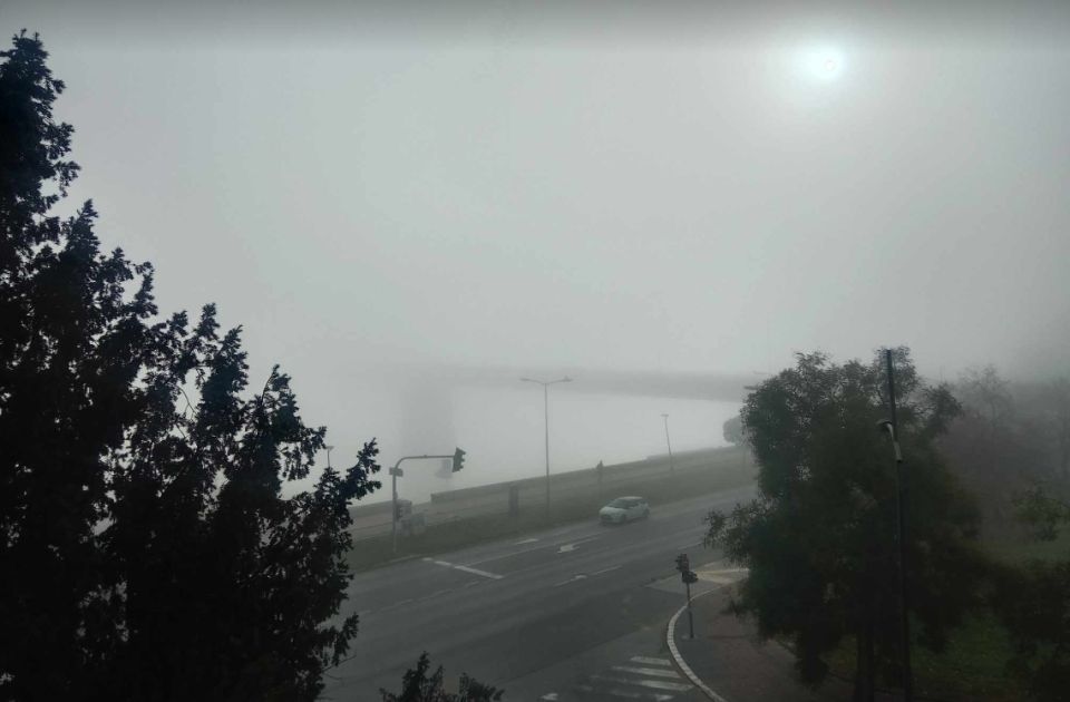 Pred Novosađanima hladan i maglovit dan