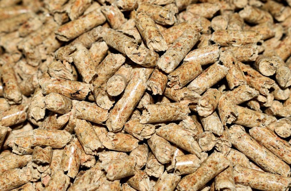 Rekordne cene peleta: Na nekim stovarištima i 46.000 dinara tona