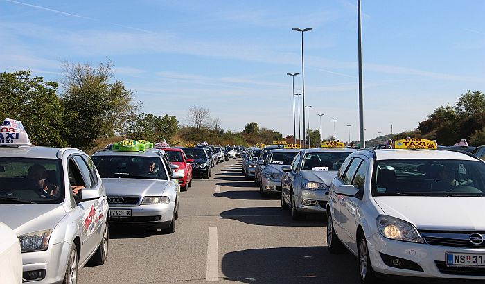 Novosađane vozi 1.200 taksija starijih od decenije