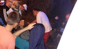 FOTO: Majka povređena dok se igrala sa bebom na igralištu na Novom naselju