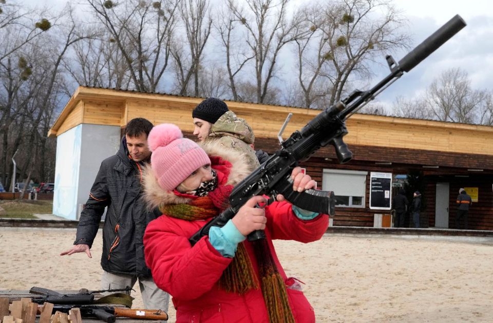 Ukrajinski parlament dozvolio građanima da nose oružje i pucaju u samoodbrani