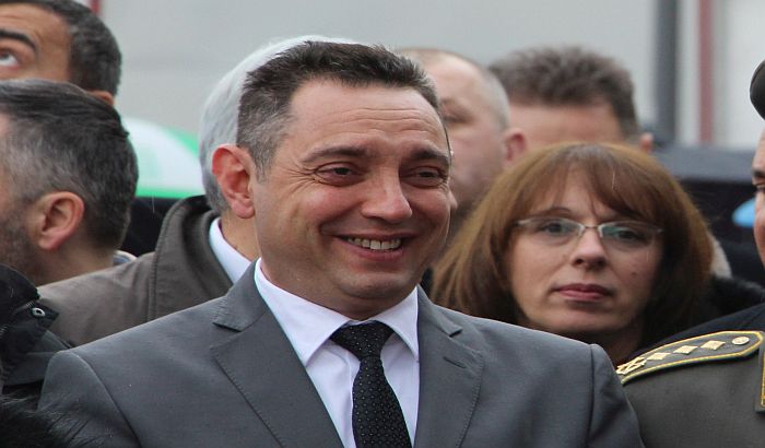 Sednicu Skupštine obeležila svađa Dačića i Jovanovića i Vulinovo nazivanje poslanika "starletama"