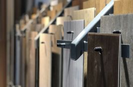 Zaposleni u Domu kulture Pirot namestili tendere od pola miliona dinara za zamenu zavesa i laminata