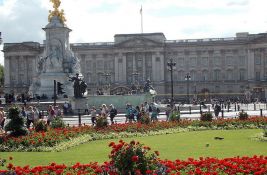 Rekordno toplo: U Londonu izmereno više od 40 stepeni, vrućina izazvala krivljenje šina