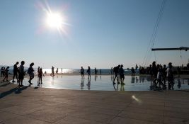 Loš prevod: Zadar poručio turistima da kupaće nose svuda, osim na plaži