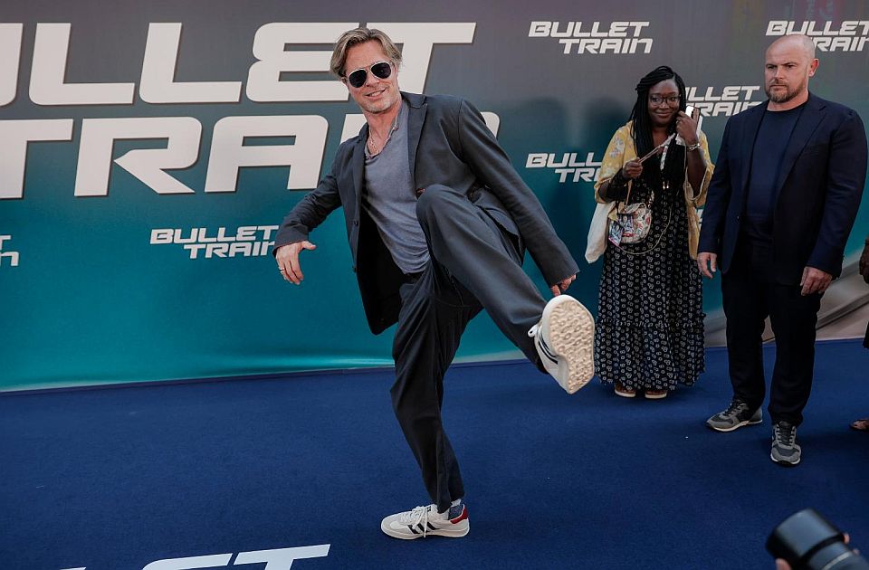 Bred Pit i ekipa filma "Brzina metka" na premijeri u Parizu