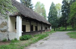 Vlada usvojila uredbu za kupovinu kuće na selu za majke sa decom 