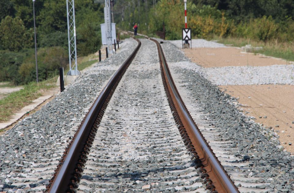 Bračni par iz Srbije promašio stanicu, pa iskočio iz voza