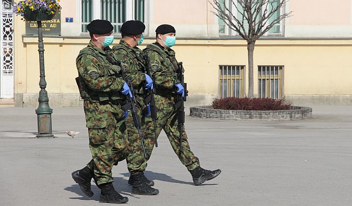 FOTO: Stariji građani nestali sa ulica Novog Sada