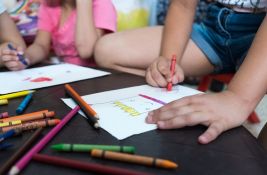 Vaspitačica u Čačku suspendovana pošto je dete samo izašlo iz vrtića, dobila podršku 60 roditelja 