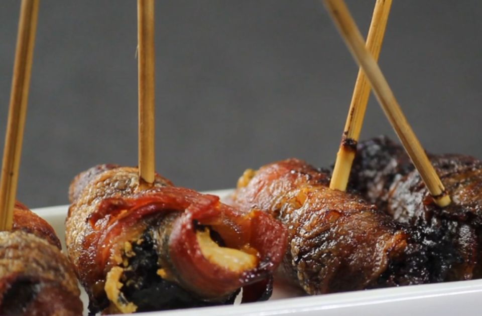 VIDEO: Suve šljive umotane u slanini - niko ne pojede samo jednu