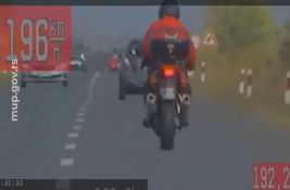 VIDEO Motociklista isključen iz saobraćaja zbog nasilničke vožnje: Na putu Pančevo-Kovačica vozio 196 km/h