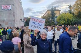 Protest ispred Jovine gimnazije: Da se učenici vrate u svoju školu