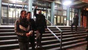 VIDEO: Aktivisti pušteni da se brane sa slobode, uz zabranu prilaska direktoru 