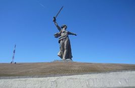 Na današnji dan: Počela bitka za Staljingrad, umro Rudolf Valentino, rođen Džin Keli