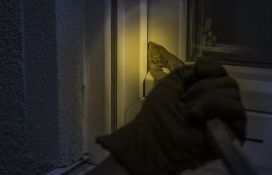 Uhapšen zbog 30 krađa, obijao balkonska vrata i prozore i odnosio zlato i novac