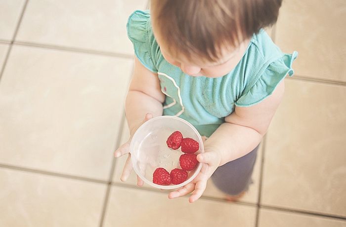 Bebe će podeliti hranu sa drugima čak i kada su gladne