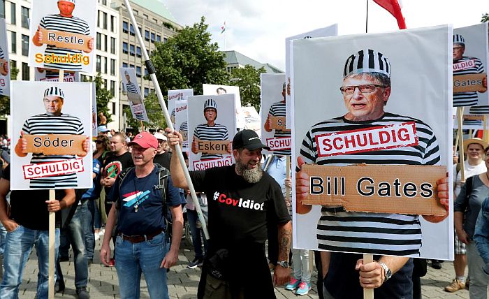 FOTO, VIDEO: U Berlinu 18.000 učesnika protesta protiv mera, policija prekinula skup