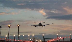 Avion kružio nad Sarajevom, pa preusmeren za Beograd