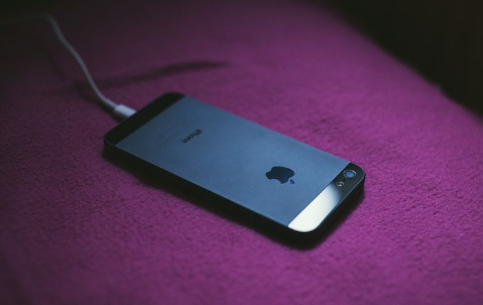 Apple objasnio zašto više ne daje punjače uz telefone