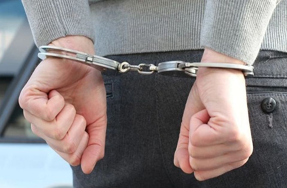 Grčki policajac opljačkao 11 benzinskih pumpi, danas uhapšen