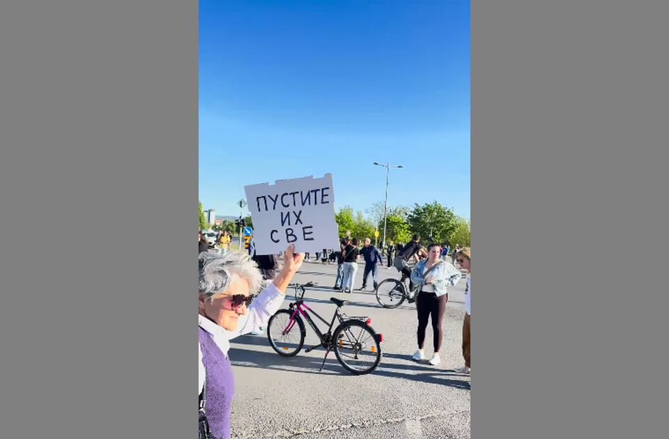 Održana blokada na Detelinari, sutra će biti blokirana raskrsnica kod Master centra