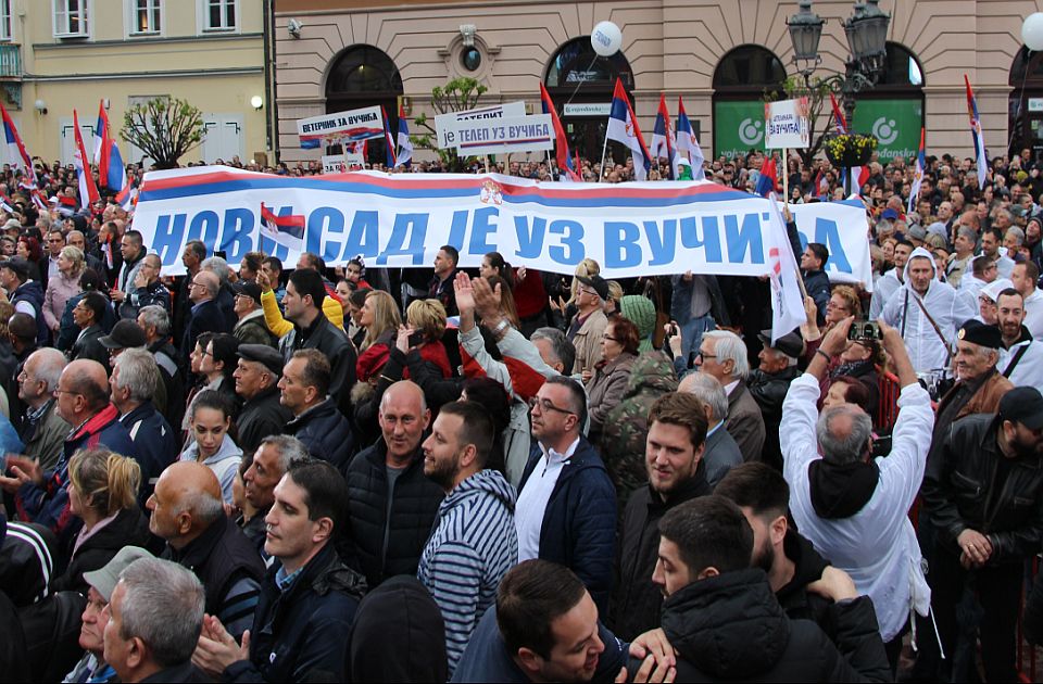 Naprednjaci u NS se "otimaju" za putnike za skup 26. maja, nasuglasice u Futogu i Veterniku