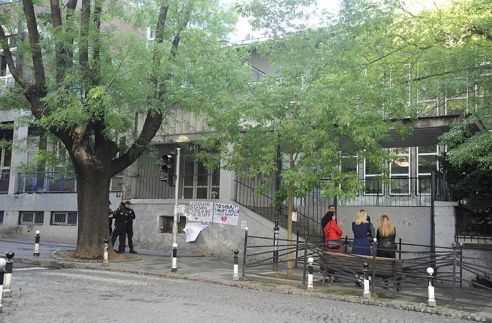 Vlada Srbije ponudila spisak lokacija za đake koji ne žele nazad u školu na Vračaru