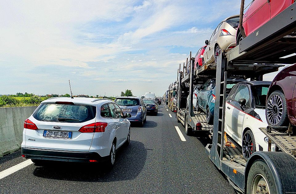  Policija upozorava vozače pred vikend: Očekuje se pojačan saobraćaj