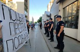 FOTO, VIDEO: Mićin u Svilari, ispred Zbor građana Podbare, između policija