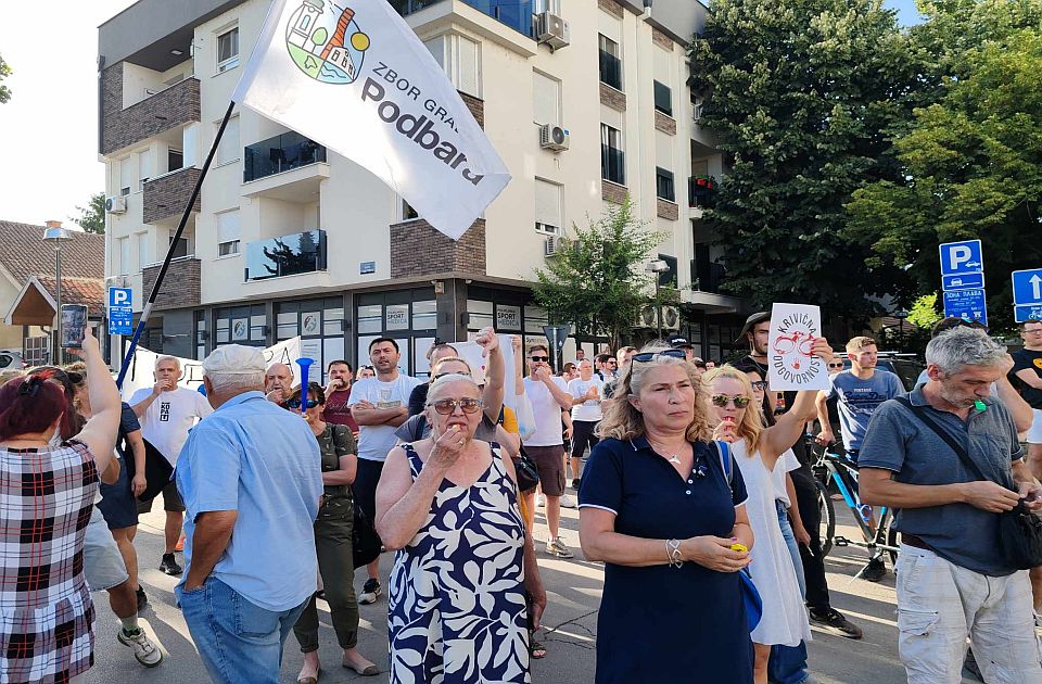 FOTO, VIDEO Mićin došao u Svilaru, dočekao ga Zbor građana Podbare FOTO, VIDEO Mićin došao u Svilaru, dočekao ga Zbor građana Podbare