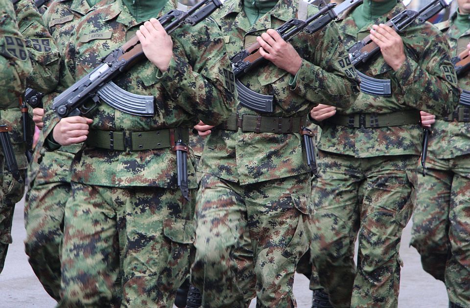 Vojni analitičar: Vojska Srbije otuđena od naroda, studente i medije tretira kao neprijatelje