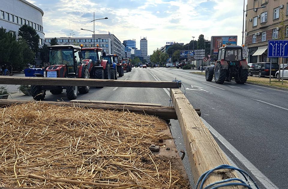 VIDEO, FOTO: Blokade u Novom Sadu i dalje traju