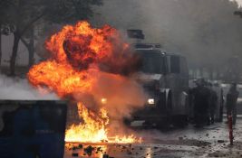 Učesnici protesta u Tirani bacali Molotovljeve koktele na policiju